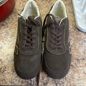 LA Gear women’s brown shoes
